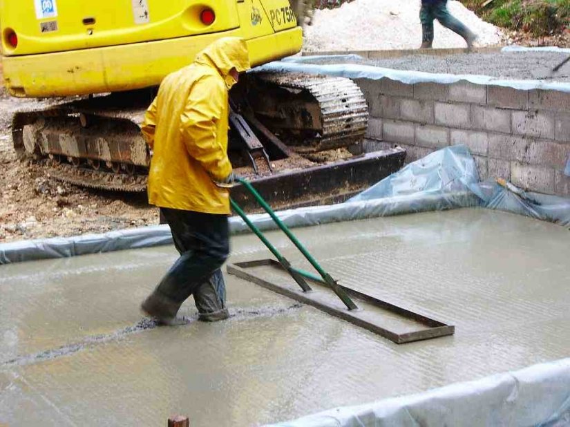 Можно ли заливать бетон в дождь?