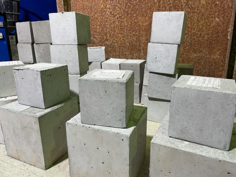 Марка бетона для фундамента: выбор по типу грунта и фундамента