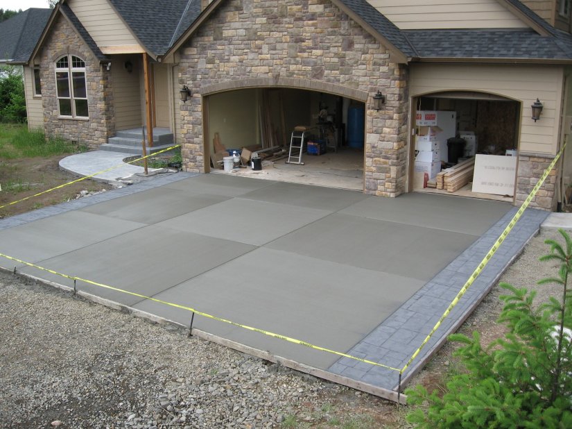 Как залить бетоном площадку перед домом?
